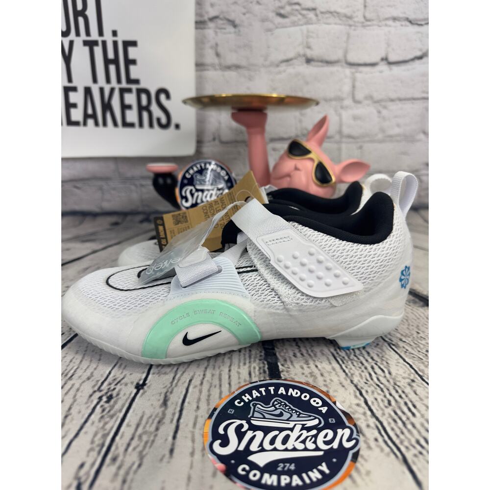 Nike | Spin White and Mint Athletic Shoes | Women’s Size 7.5